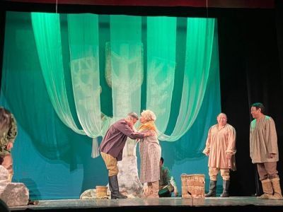 ТЮЗ подарил ветеранам Октябрьского округа спектакль в честь Дня Победы