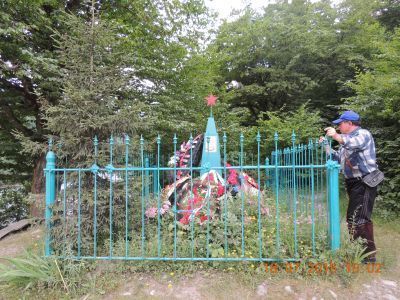 Обелиск на братской могиле воинов, погибших в 1942 г.