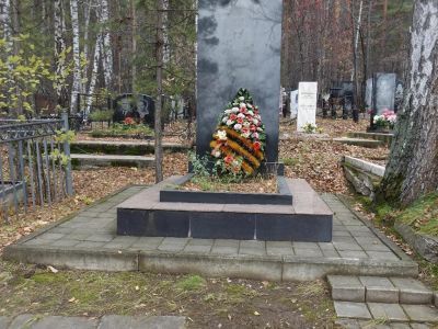 Могила Степанова Ивана Георгиевича (1916–1988), Героя Советского Союза