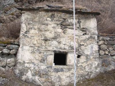 Склеп полуподземный с гладкой фасадной стеной 5