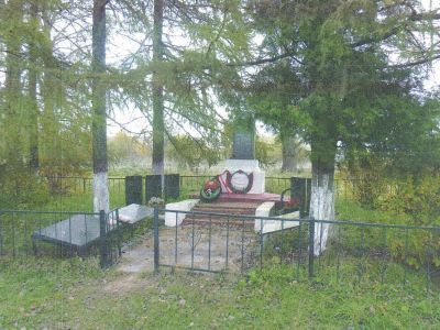 Танк и стела на месте, откуда в январе 1944 года началось наступление войск 59-й армии по освобождению г. Новгорода и области от немецко-фашистских захватчиков