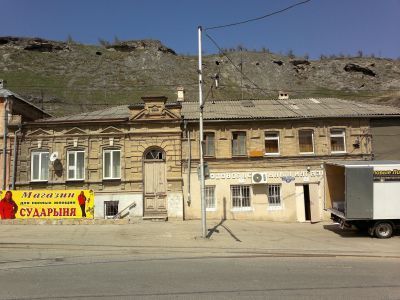 Жилой дом с магазином