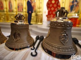 В Якутске в строящемся храме Всех Святых освятили колокола