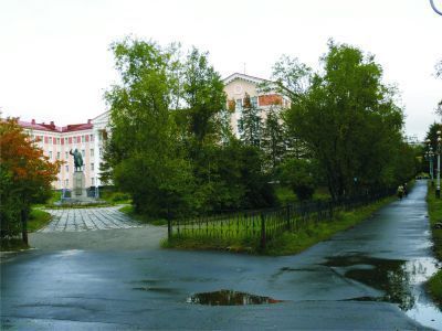 Сквер у памятника С.М.Кирову
