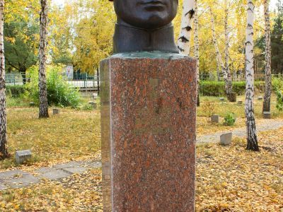 Бюст Героя Советского Союза В.И. Захарова