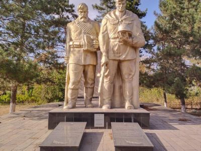 Памятник односельчанам, погибшим в годы гражданской и Великой Отечественной войн