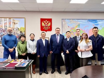Глава СЖР встретился с китайскими коллегами