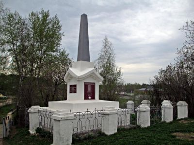 Обелиск на братской могиле Героям Гражданской войны