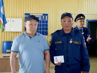 Дмитрий Садовников наградил пожарных Амгинского улуса