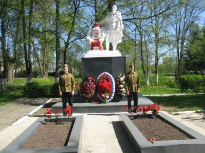 Братская могила воинов Советской Армии, погибших в период Великой Отечественной войны 1941-1945 гг.