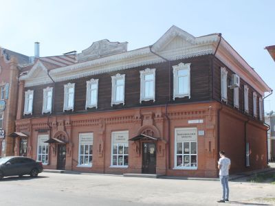 Дом с лавками