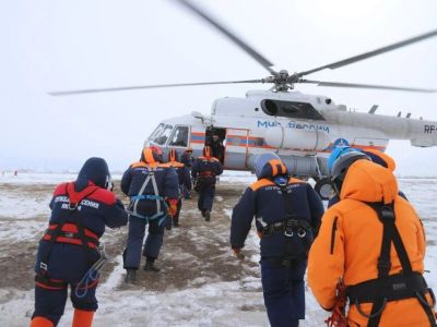 Спасатели Якутии отработали спуски с вертолета в рамках подготовки к паводкам