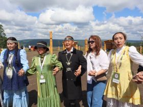 На Ысыахе Олонхо в Якутии определили финалистов конкурса среди запевал осуохая