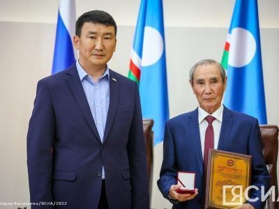 В правительстве Якутии с 85-летием поздравили Климента Корякина