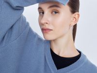 Джемпер с v-образной горловиной и широкими рукавами