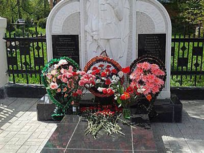 Братская могила с захоронением воинов, погибших в период Великой Отечественной войны