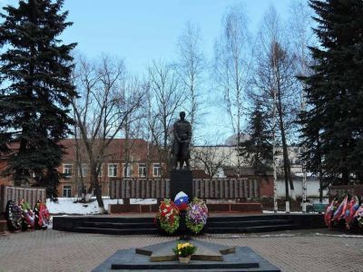 Братская могила советских воинов