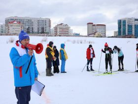 Олимпийские чемпионы наградили победителей лыжных гонок на Кубок Федерации профсоюзов