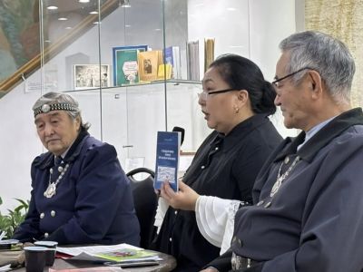 Презентованы книги олонхо Валентина Исакова и Петра Тихонова