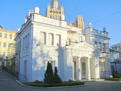 "Бактериолого–агрономическая станция ботанического сада Императорского общества акклиматизации животных и растений, 1894 г., начало XX в., архитекторы Р.И.Клейн (?), А.Э.Эрихсон". Здание построено по инициативе профессора А.П.Богданова и магистра фармации