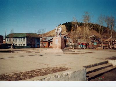 Братская могила красногвардейцев, погибших в боях за установление советской власти на Обь-Иртышском Севере