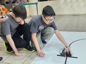 Сотня команд участвовала в соревнованиях по образовательной робототехнике в Якутске