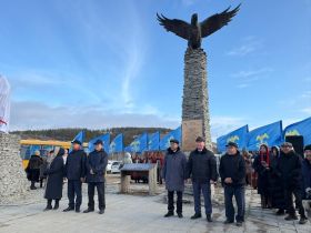 В Якутии открыли памятник Тыгын Дархану и его потомкам