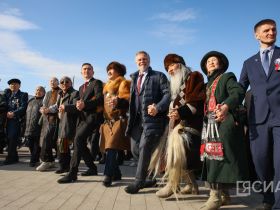 Более тысячи якутян станцевали осуохай на площади Республики