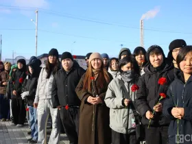 В Якутске возложили цветы к памятнику матери в честь республиканского праздника