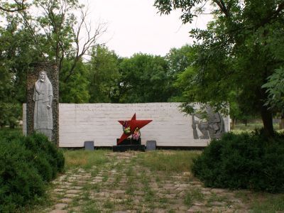 Памятный знак в честь воинов-односельчан, погибших в годы Великой Отечественной войны