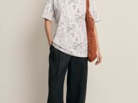 Футболка свободного силуэта с цветочным принтом