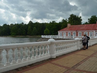 Морская терраса с пристанью и балюстрадой