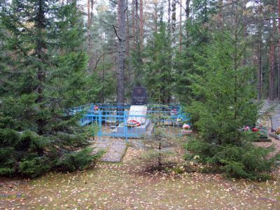 Братское захоронение советских воинов, погибших в 1941-44 гг.