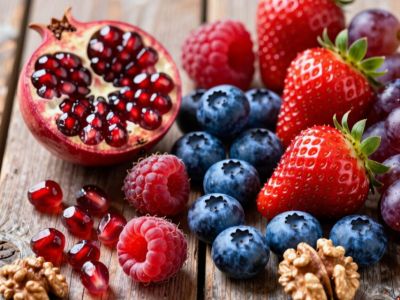 Учёные назвали фрукты и орехи, защищающие печень от опасного заболевания