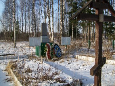 Воинское кладбище, где похоронены воины Советской Армии, погибшие в боях за освобождение Холмского района от немецко-фашистских захватчиков в период Великой Отечественной войны