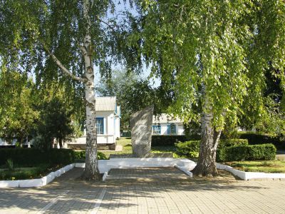 Обелиск учителям и учащимся, погибшим в годы Великой Отечественной войны