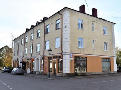 Дом жилой со встроенными общественно-торговыми помещениями