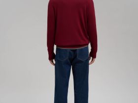 Легкий базовый джемпер полуприлегающего кроя