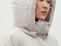 Утепленное пальто с капюшоном