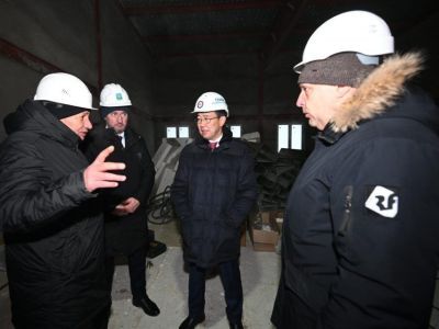Айсен Николаев проверил ход строительства второго корпуса средней школы №1 в Мирном