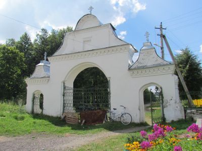 Ворота в ограде