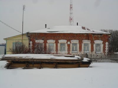 Дом Ильиных с торговой палаткой