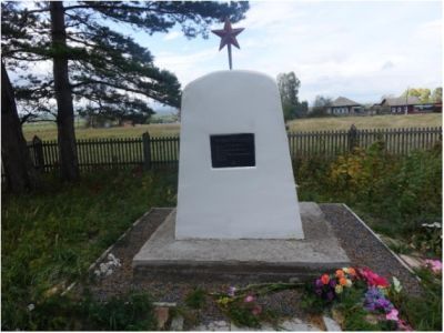 Братская могила пятнадцати партизан, погибших в бою с колчаковским карательным отрядом в апреле 1919 года