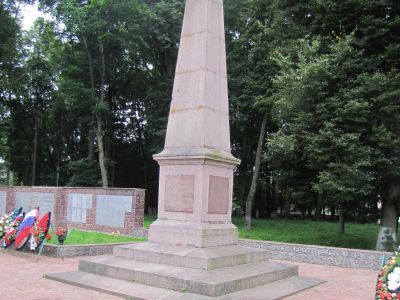 Памятник победы русских войск над французами во время Отечественной войны 1812 года под селом Красным