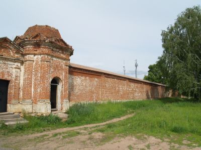 Ограда с башнями