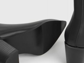 Казаки из натуральной кожи, Черный