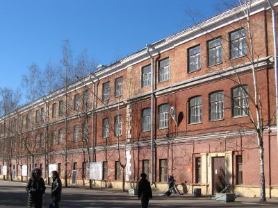 Казарма оборонительная 1-я западная (Цитадельская) с полубашней