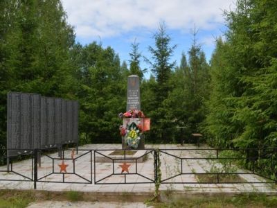 Братская могила воинов Советской Армии, погибших в период Великой Отечественной войны