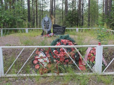 Братская могила советских воинов