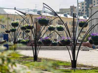 В исправительной колонии изготовили цветочные конструкции для площади Орджоникидзе в Якутске
